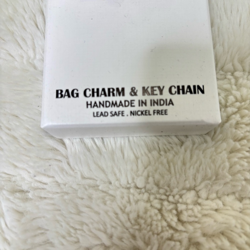 Chic White Swan Pearl Keychain Purse Charm with Gold Accents New - Picture 4 of 15
